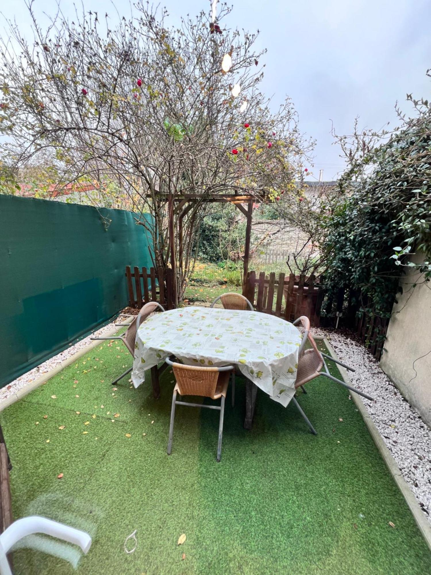 Apartament F2 Avec Terrasse Saint-Denis  Zewnętrze zdjęcie